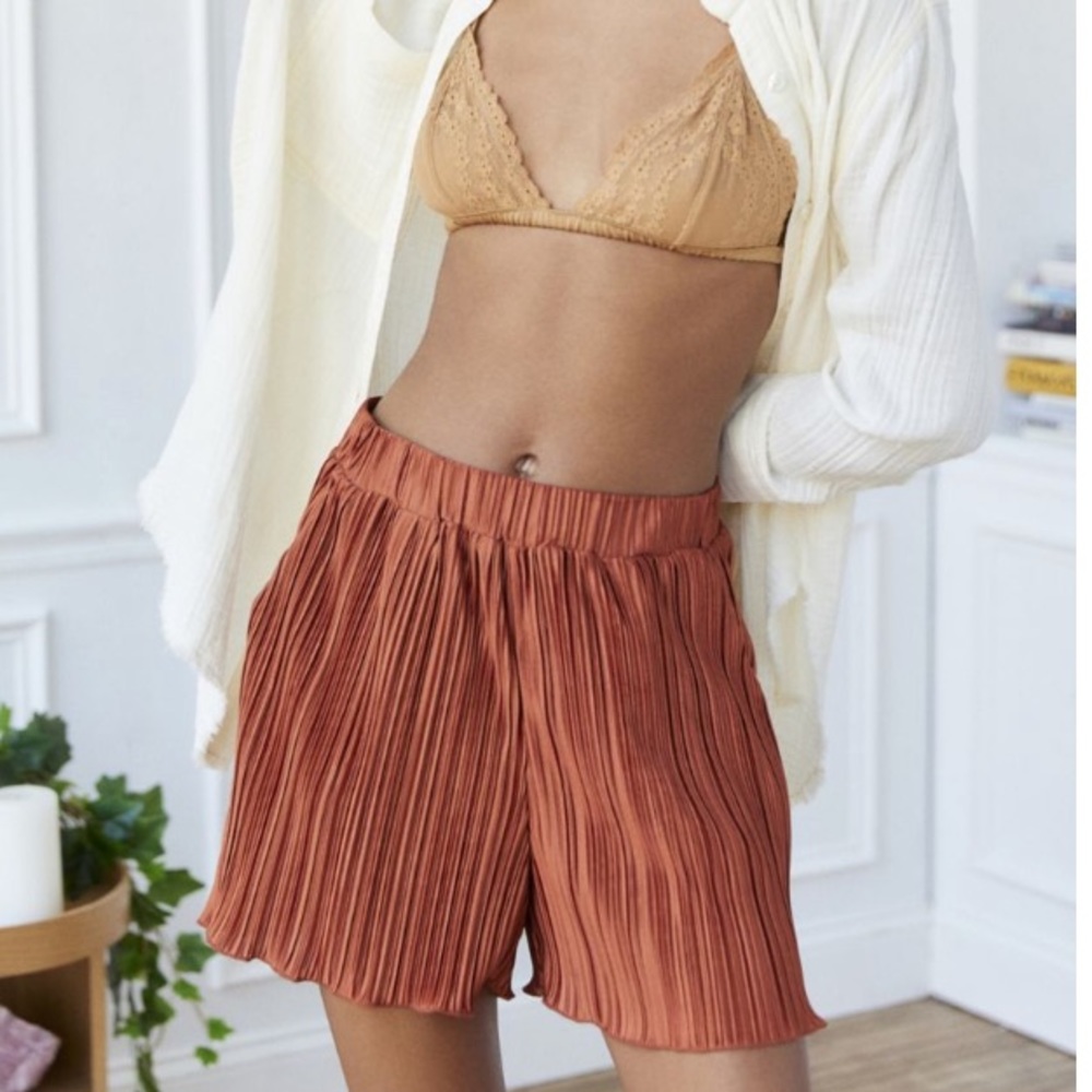 UO Plisse pull-on short
